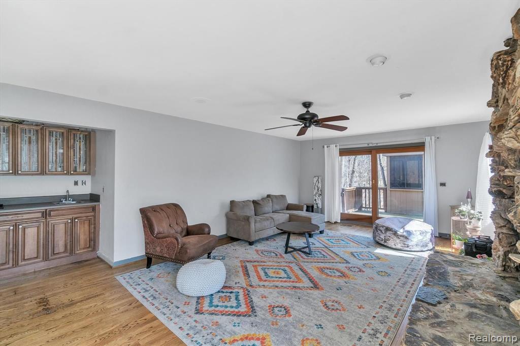 34412 Quaker Valley Road Farmington Hills, MI 48331 - Photo 19 of 57
