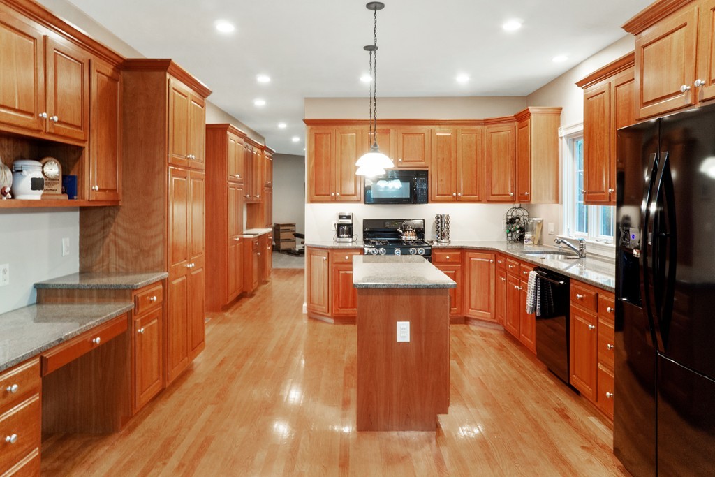 37 Broad Acres Farm Road Medway, MA 02053 - Photo 4 of 27 Gallery Image 4