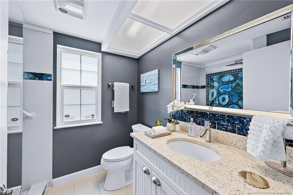 48 North River Road Stuart, FL 34996 - Photo 16 of 43 Guest Bathroom