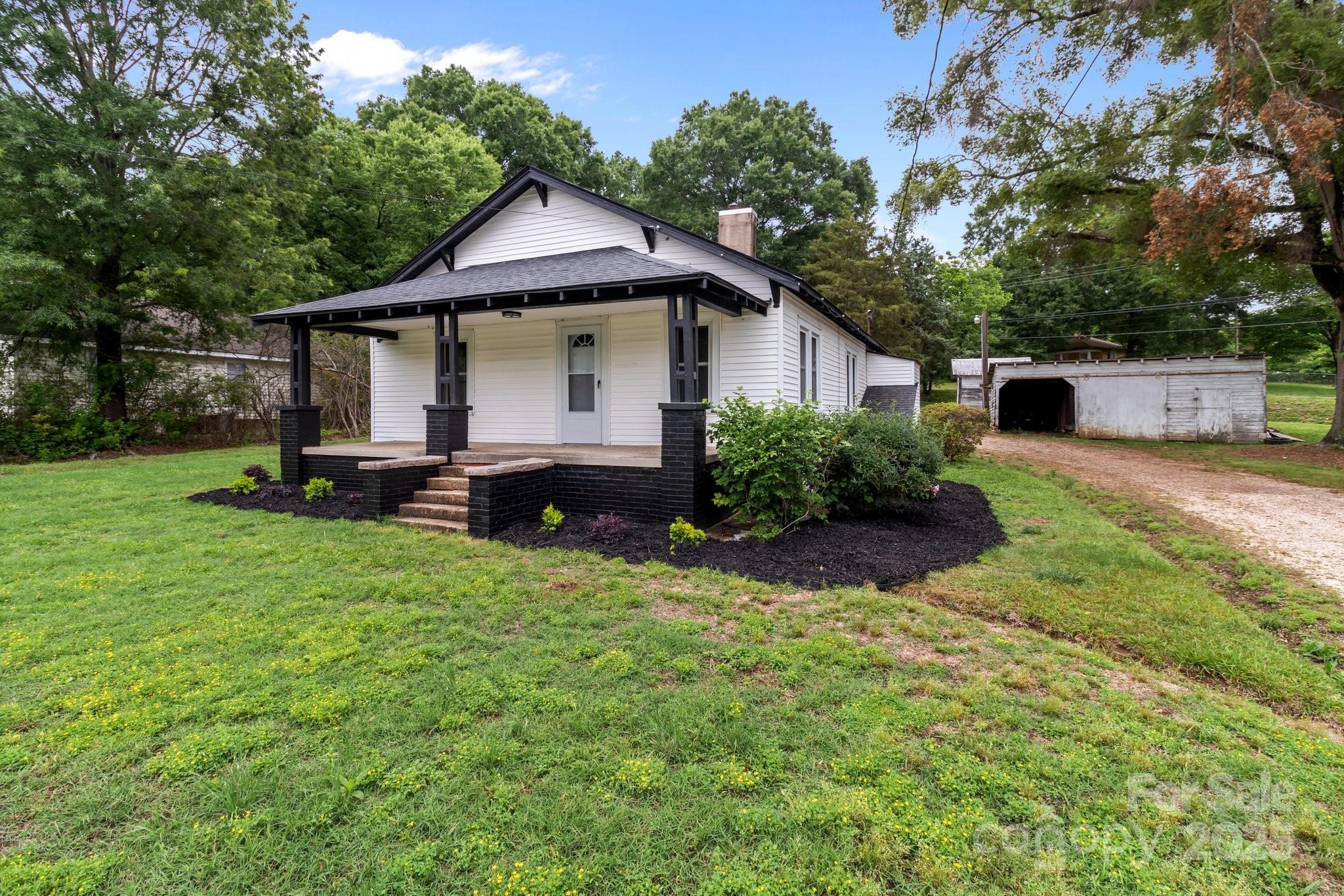 1406 Upper Enochville Road Kannapolis, NC 28081 - Photo 2 of 33 Gallery Image 2