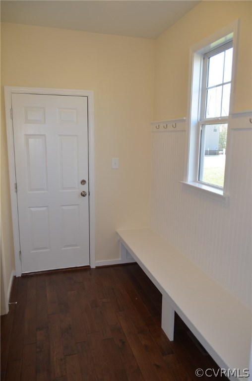 8607 Beyer Road Chesterfield, VA 23832 - Photo 19 of 28 Mud Room with opt Bench - Photo is from the builde