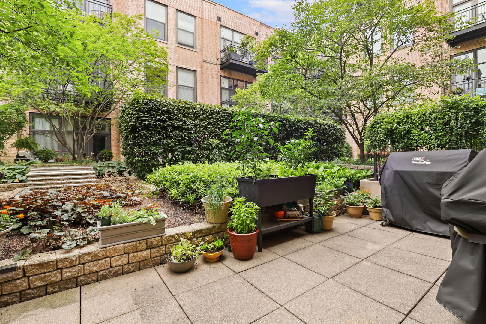 1040 West Adams Street, Unit 224 Chicago, IL 60607 - Photo 22 of 32 a view of a chairs and table and potted on the side of the road