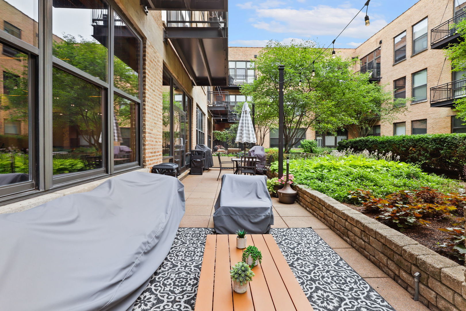 1040 West Adams Street, Unit 224 Chicago, IL 60607 - Photo 29 of 32 a view of balcony and patio