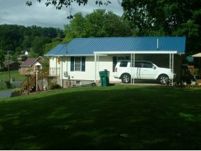 3319 Forest View Road Kingsport, TN 37660 - Photo 3 of 22 3319 Forest View side View