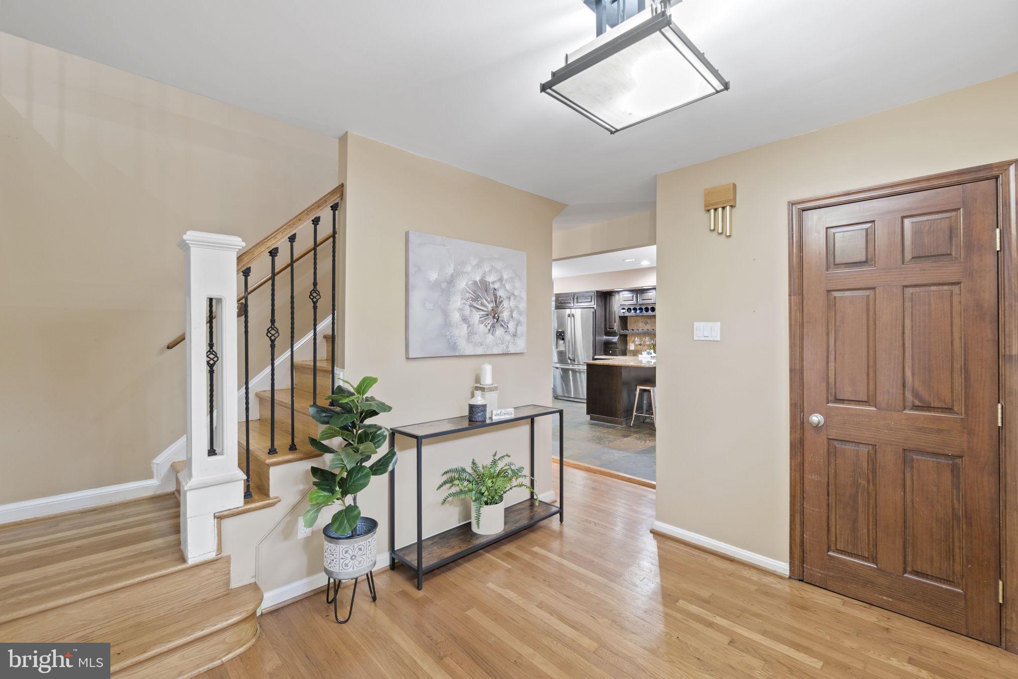 12018 Canter Lane Reston, VA 20191 - Photo 3 of 37 Extra large foyer