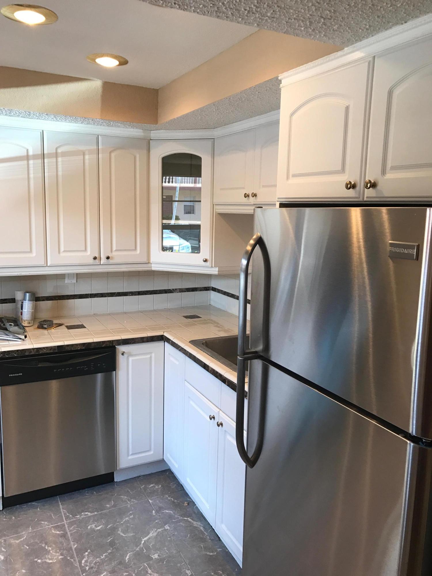 9354 Southwest 3rd Street, Unit 604 Boca Raton, FL 33428 - Photo 3 of 12 Kitchen