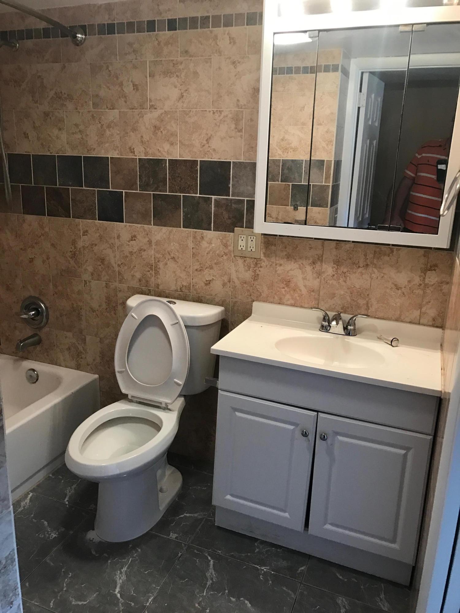 9354 Southwest 3rd Street, Unit 604 Boca Raton, FL 33428 - Photo 7 of 12 guest bath