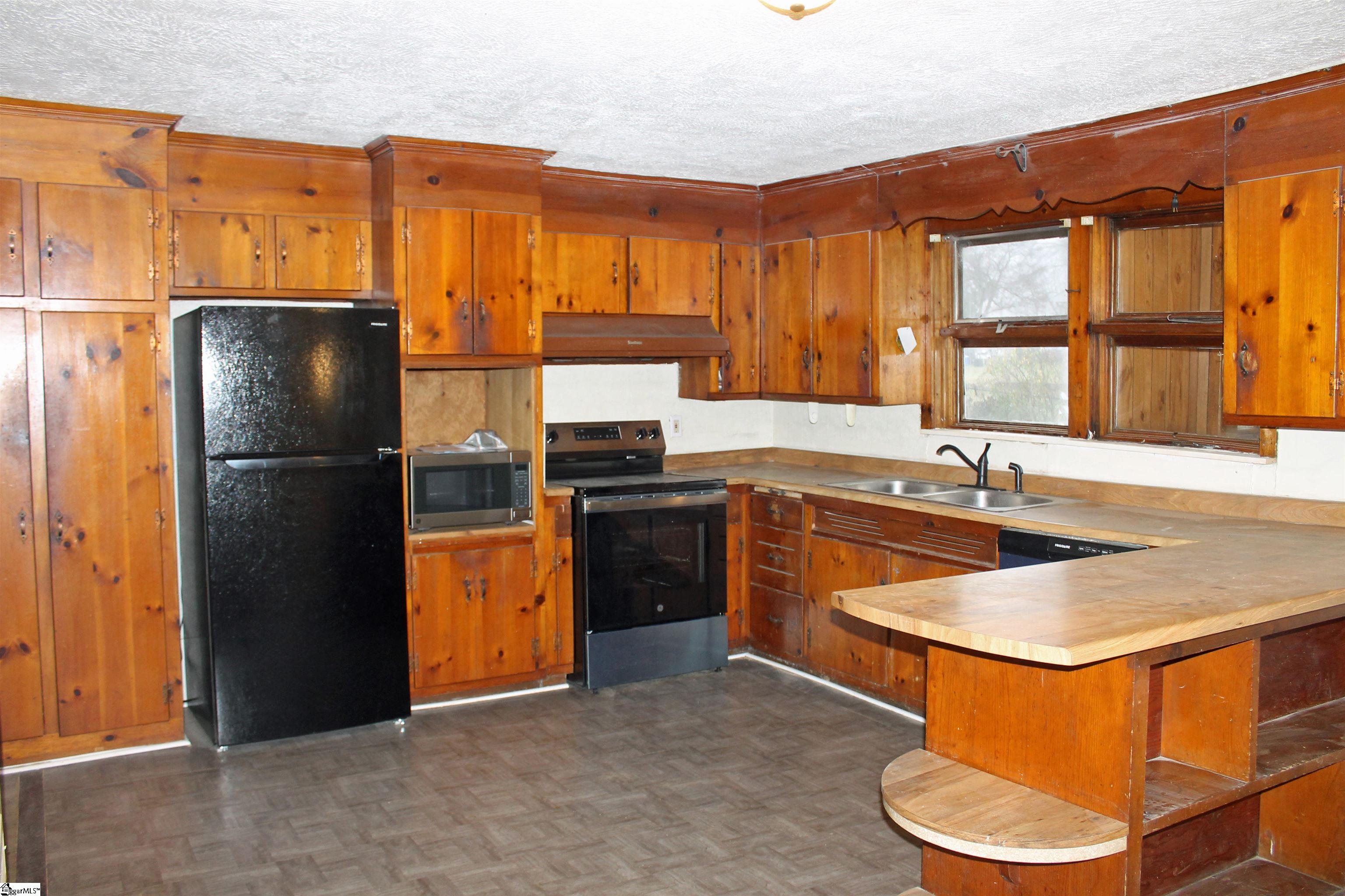 14 Elrod Street Greenville, SC 29609 - Photo 2 of 19