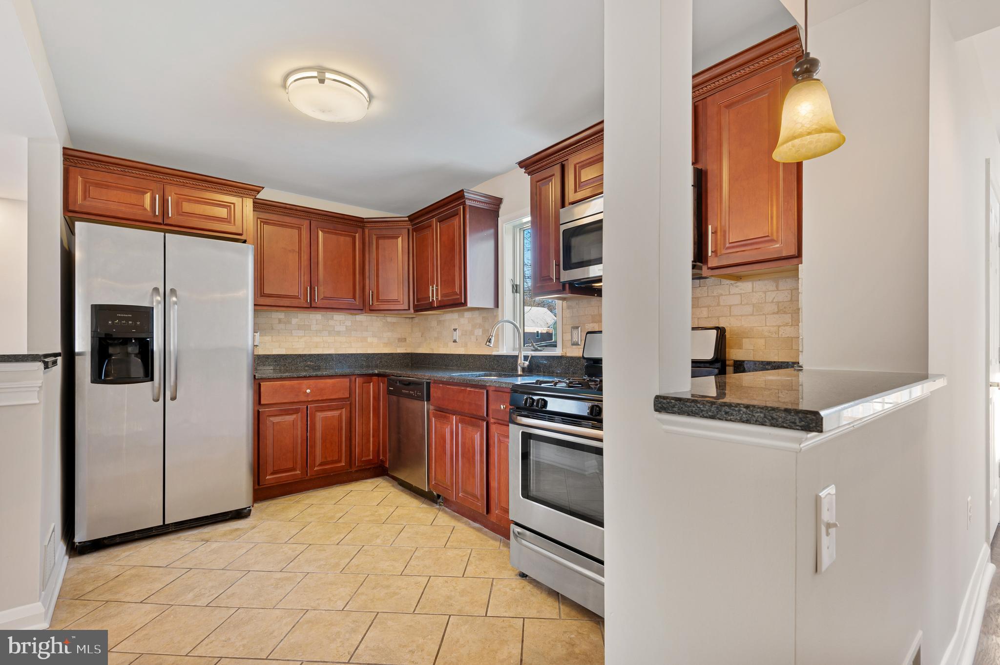 6503 Eastern Parkway Baltimore, MD 21214 - Photo 13 of 45 Kitchen, Large and Bright!