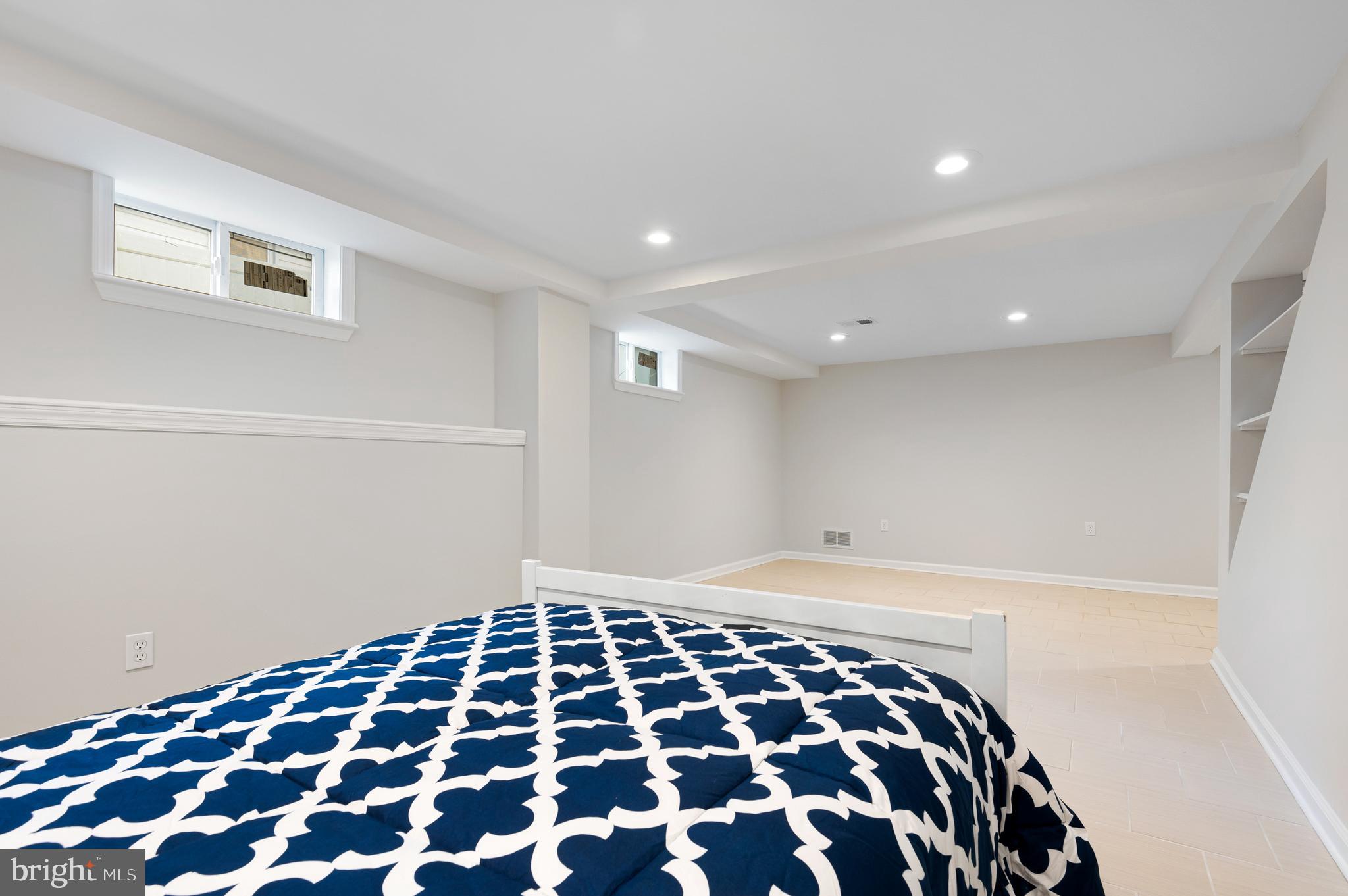 6503 Eastern Parkway Baltimore, MD 21214 - Photo 32 of 45 Family Room - Large and Bright!