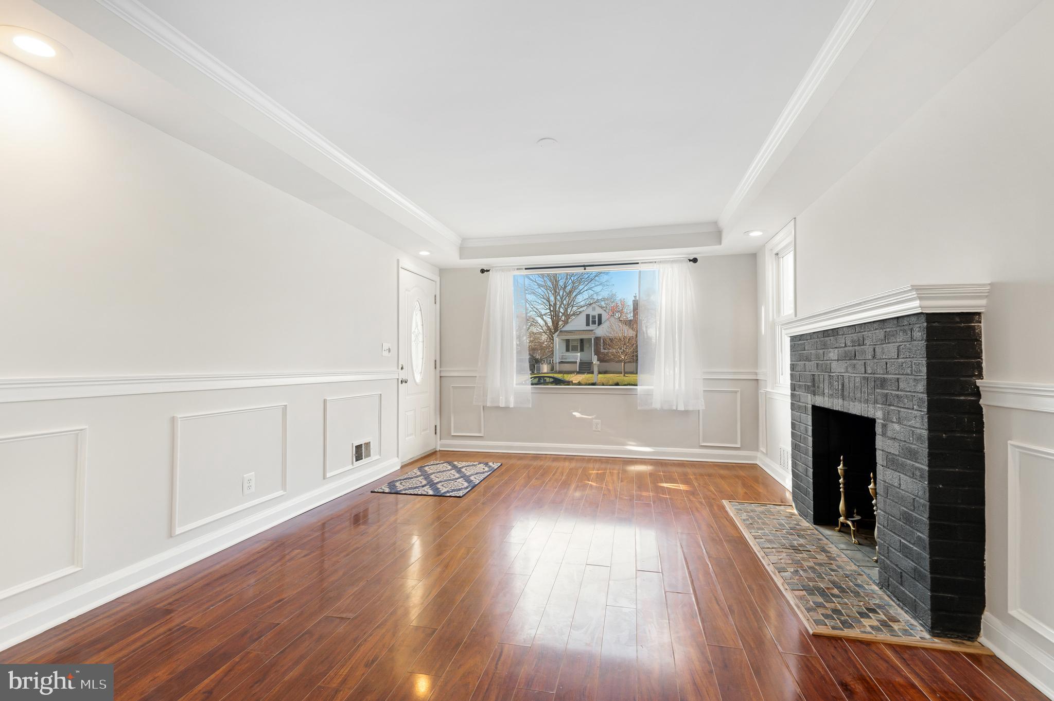6503 Eastern Parkway Baltimore, MD 21214 - Photo 7 of 45 Living Room - Large and Bright!