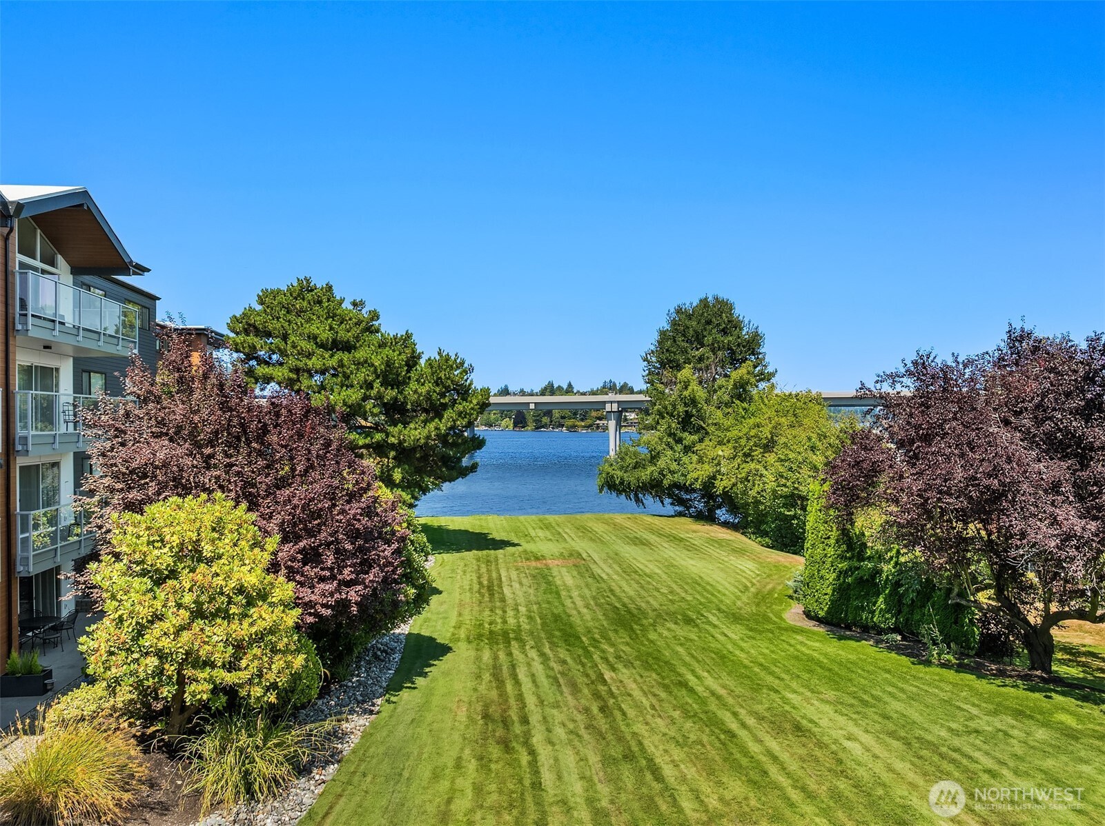 2500 Canterbury Lane East, Unit 302 Seattle, WA 98112 - Photo 26 of 33 a view of backyard with green space