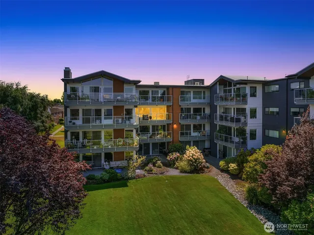 $699,000 | 2500 Canterbury Lane East, Unit 302, Seattle, WA 98112