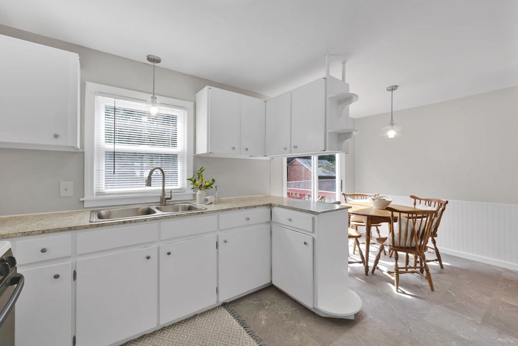 232 Almira Road Springfield, MA 01119 - Photo 4 of 36