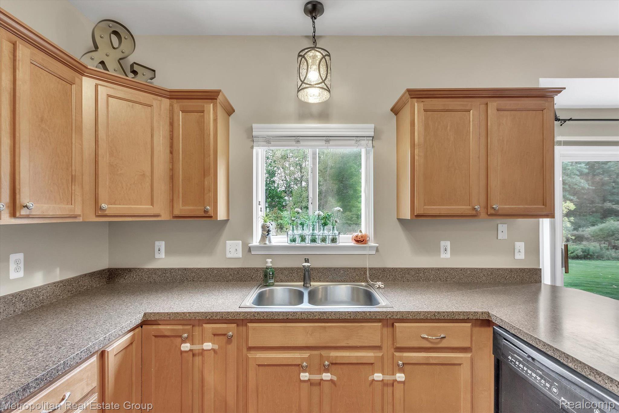 3983 Dun Rovin Court Commerce Township, MI 48382 - Photo 14 of 40 Gallery Image 14