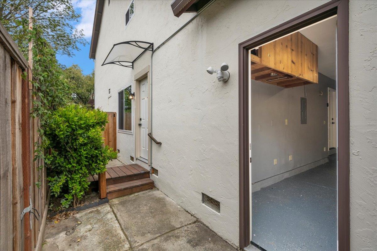 4118 Rosenbaum Avenue San Jose, CA 95136 - Photo 35 of 55 a view of a back yard from a corridor