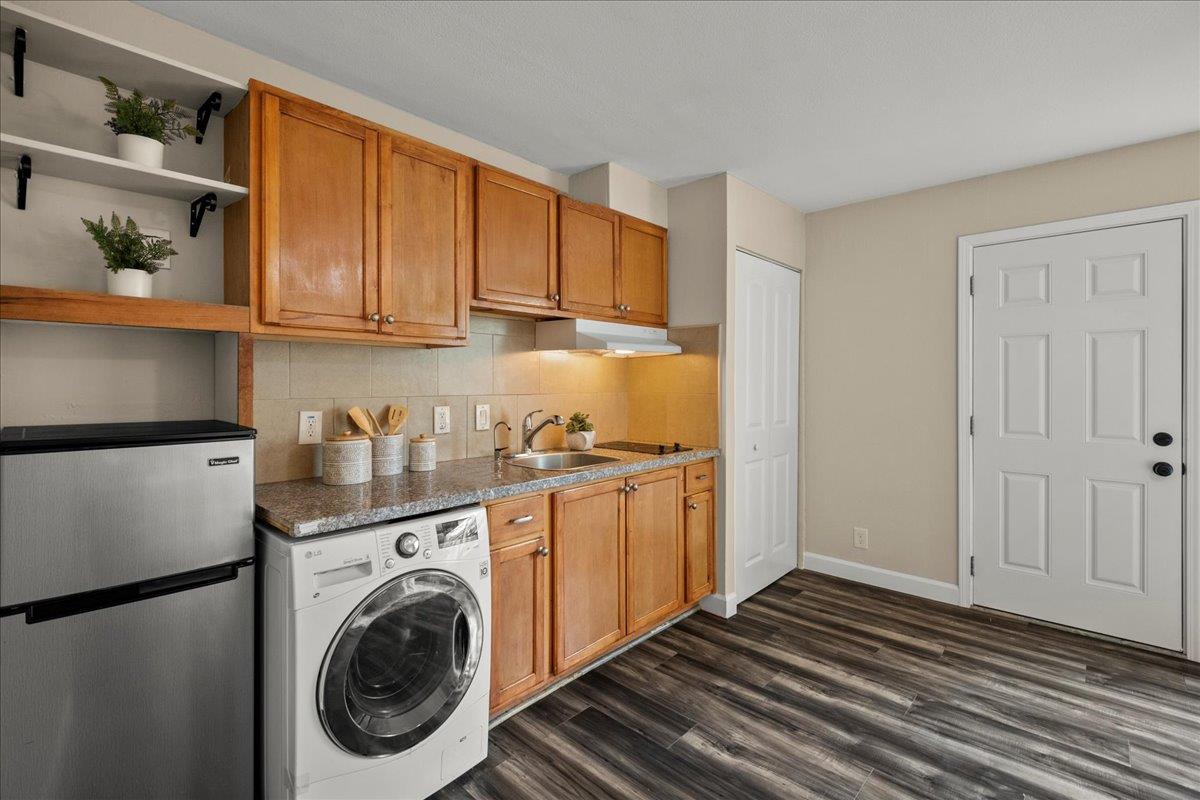 4118 Rosenbaum Avenue San Jose, CA 95136 - Photo 43 of 55 a view of a kitchen with washer and dryer