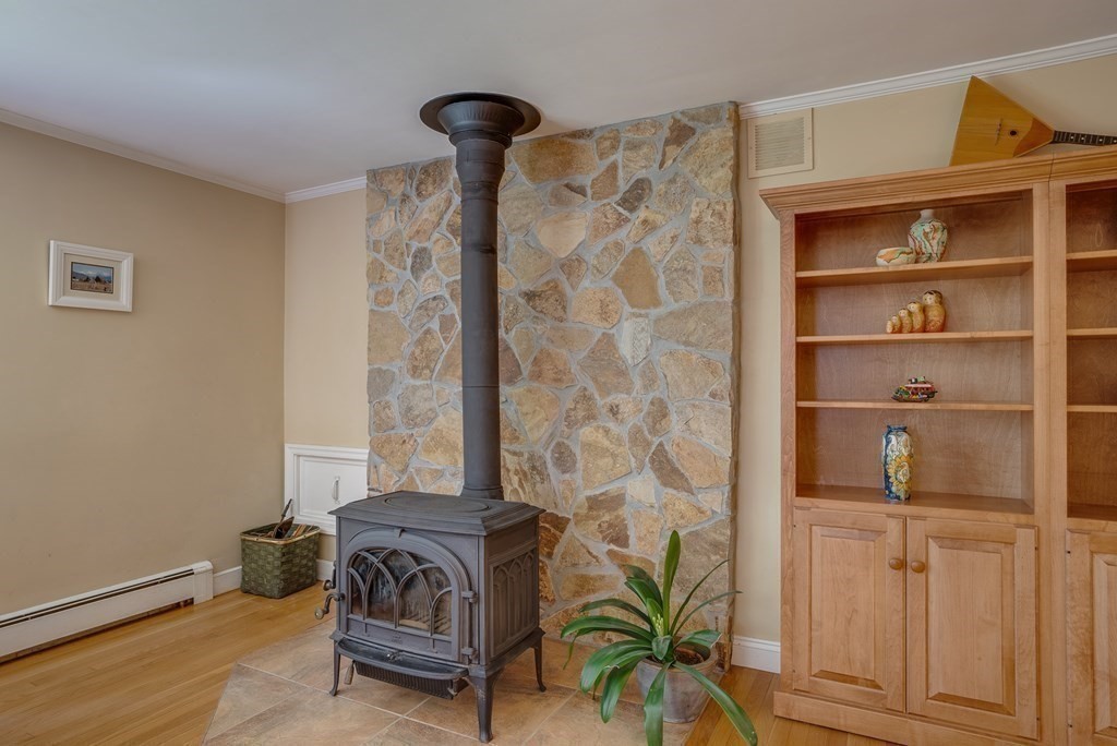 51 Towne Road Boxford, MA 01921 - Photo 17 of 39 a living room with furniture and a potted plant