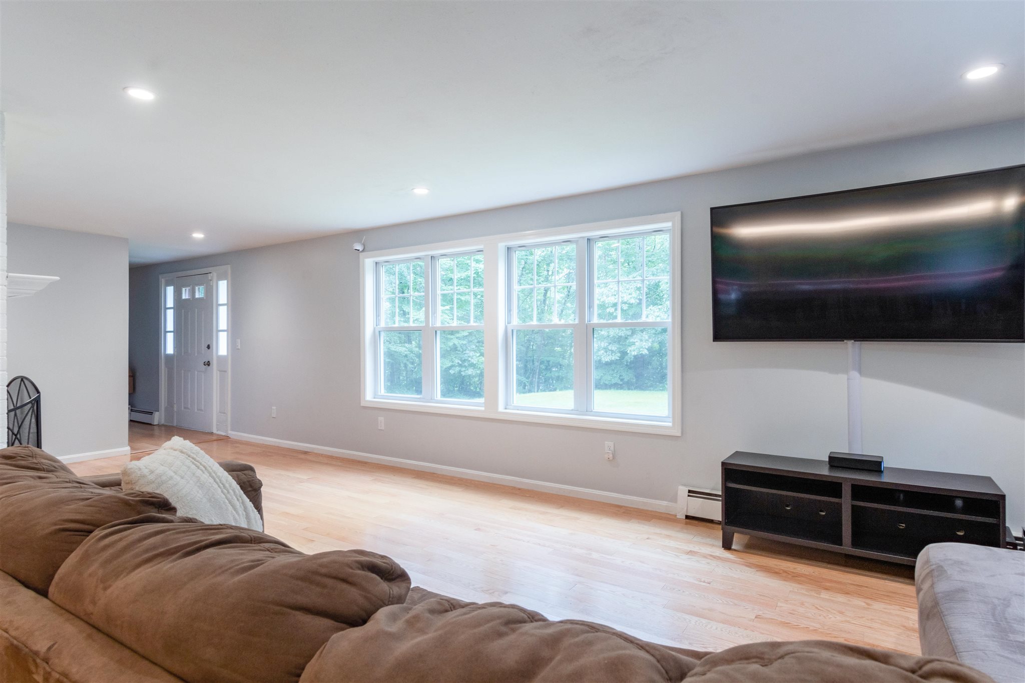 68 Gulf Road Derry, NH 03038 - Photo 2 of 26