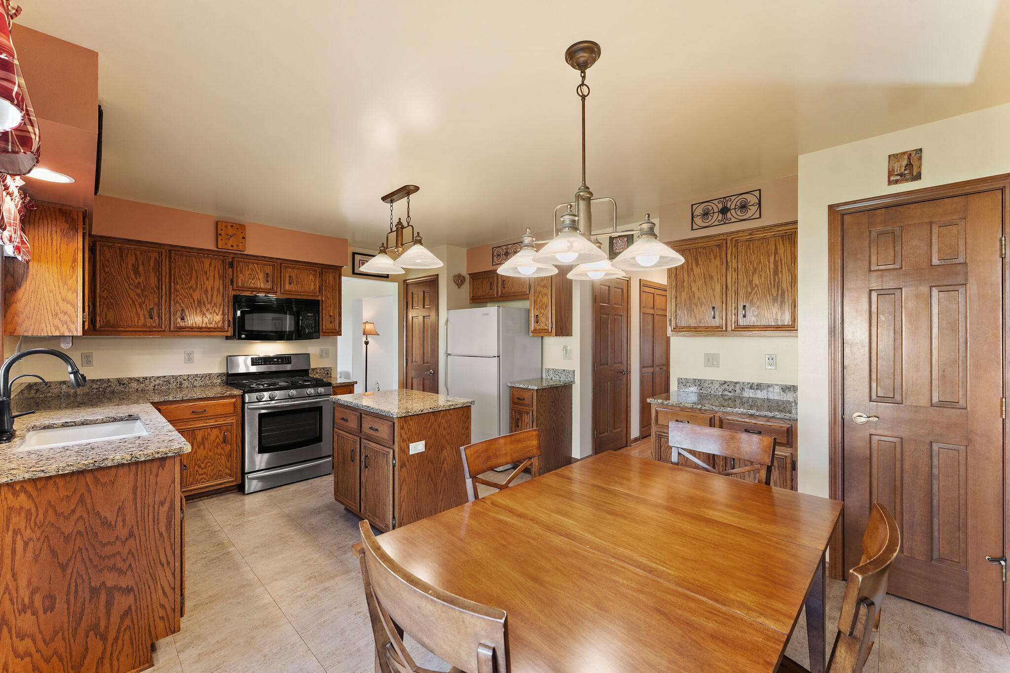 3115 Devonshire Circle Crown Point, IN 46307 - Photo 11 of 48 2048x1365