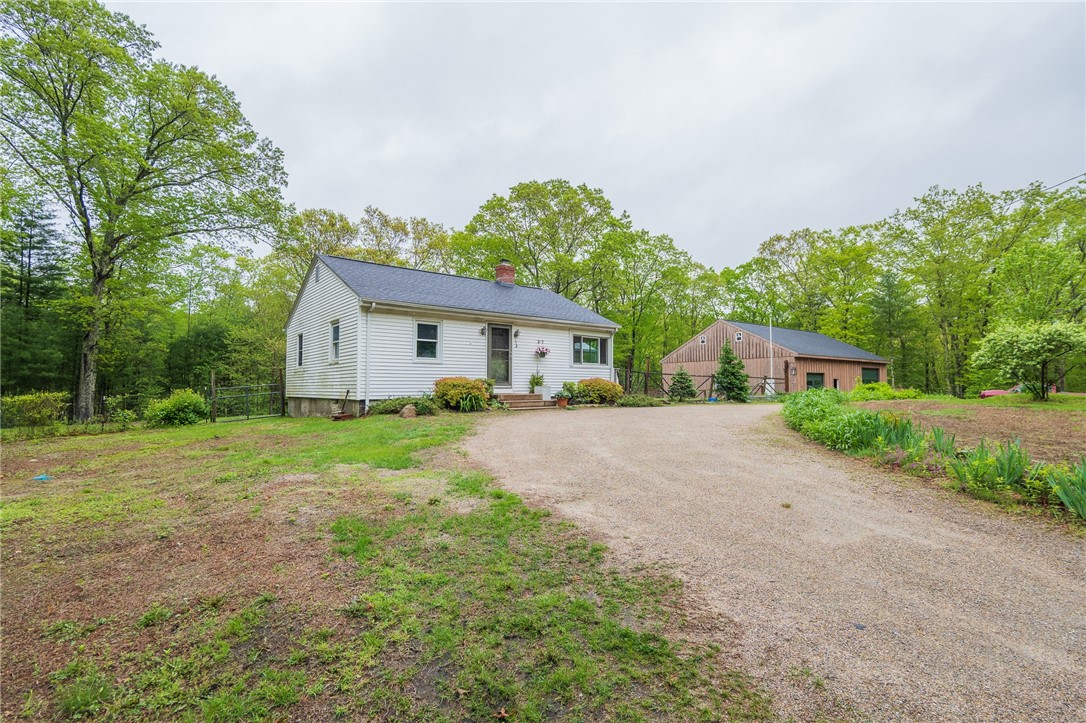 198 Carpenter Road Scituate, RI 02825 - Photo 3 of 27 Circular Driveway