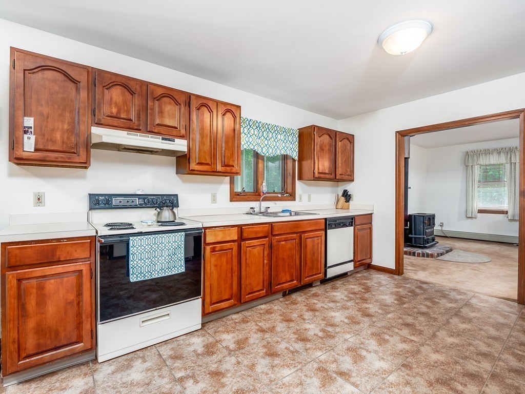 72 King's Road Norwood, MA 02062 - Photo 8 of 29 Gallery Image 8