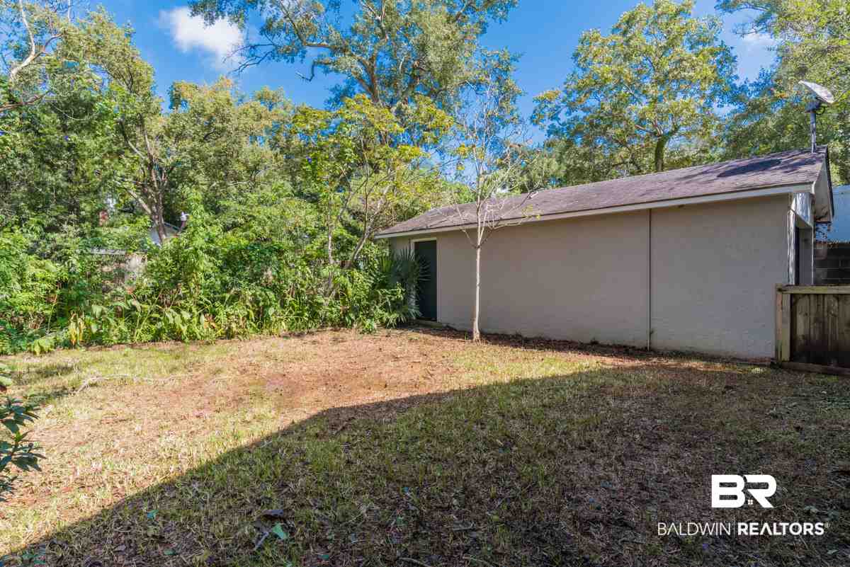 1908 Old Government Street Mobile, AL 36606 - Photo 27 of 32 Backyard