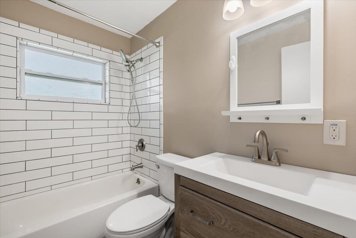 6506 Salerno Road Fort Pierce, FL 34951 - Photo 19 of 35 12-0B2A9685