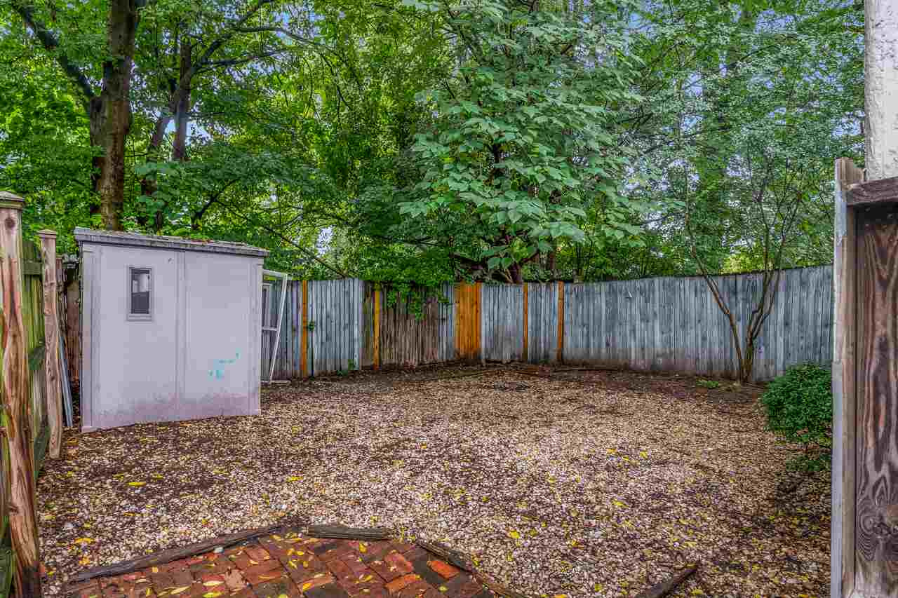 109 North Bloodworth Street Raleigh, NC 27601 - Photo 7 of 30 a backyard of a house