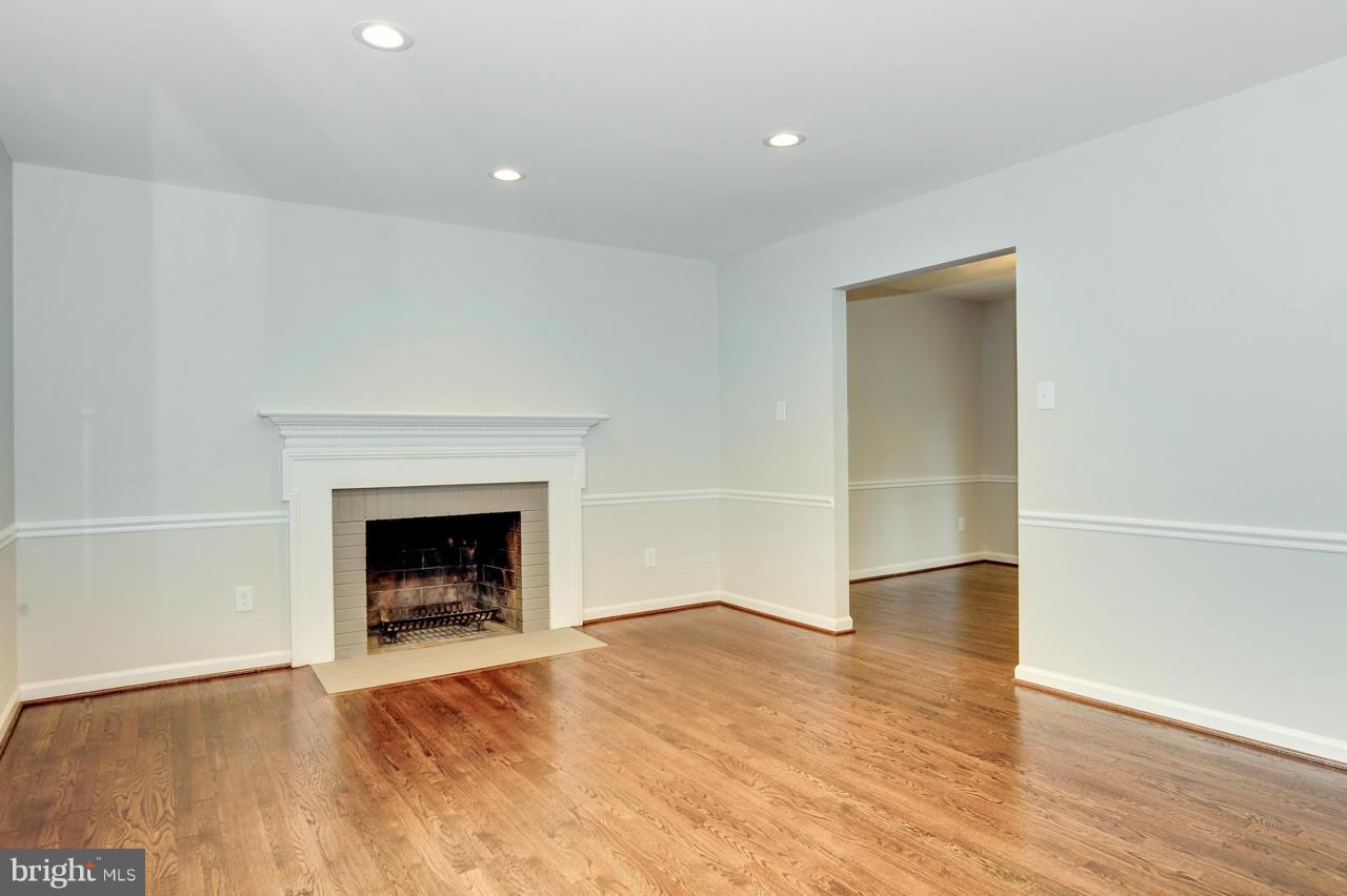 7719 Hayfield Road Alexandria, VA 22315 - Photo 2 of 29 Living Room