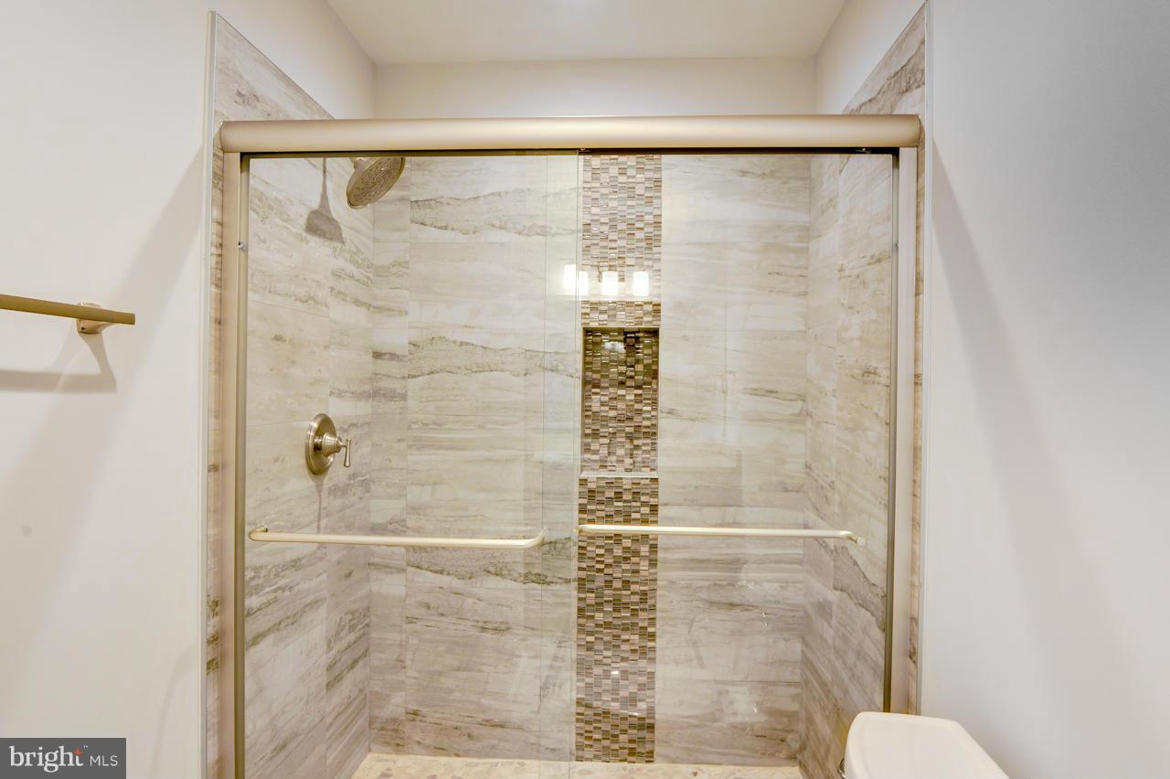 7719 Hayfield Road Alexandria, VA 22315 - Photo 17 of 29 Master Bath