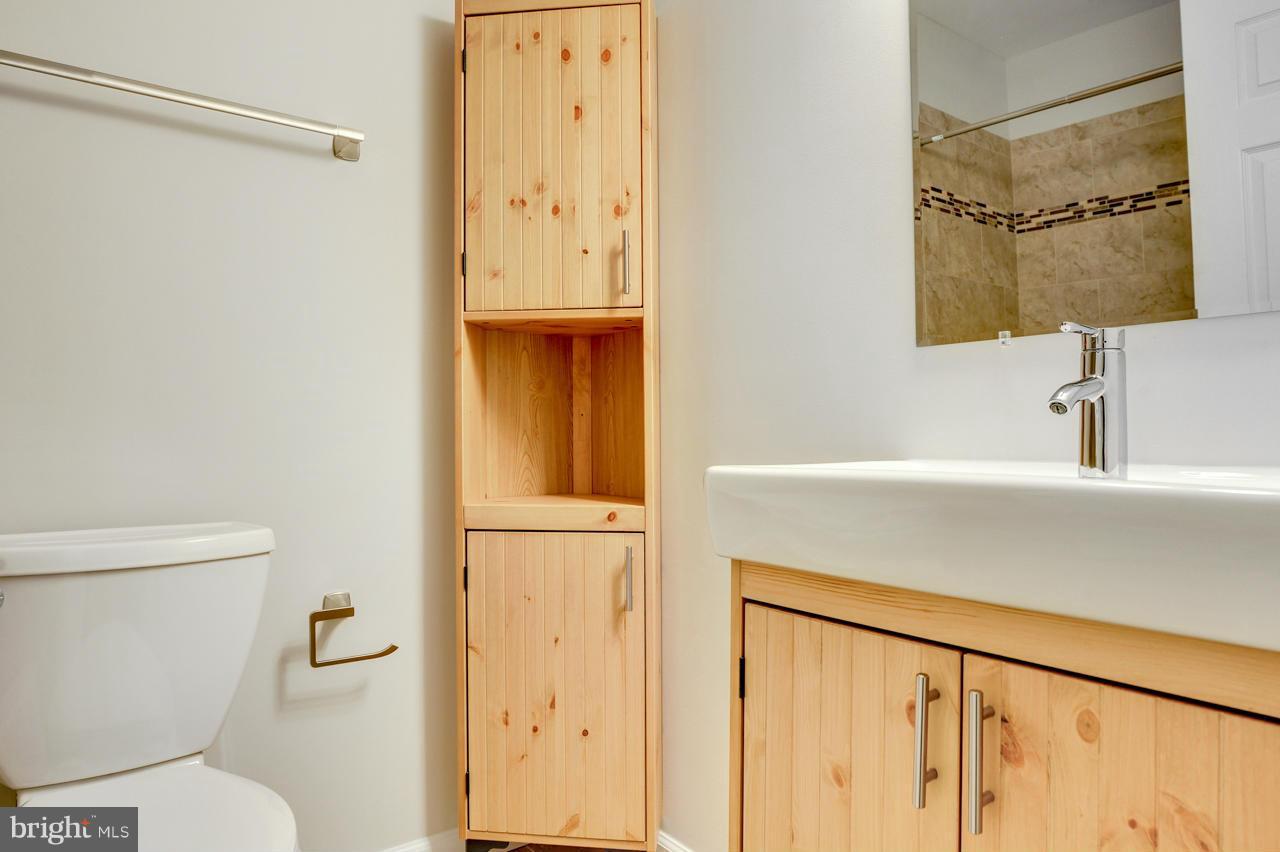 7719 Hayfield Road Alexandria, VA 22315 - Photo 22 of 29 Hall Bath