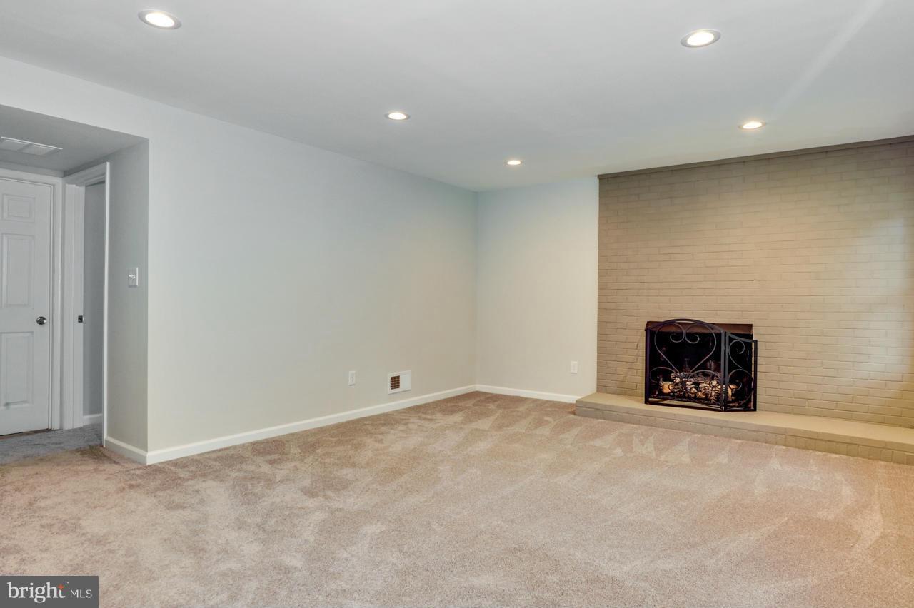 7719 Hayfield Road Alexandria, VA 22315 - Photo 24 of 29 Rec Room