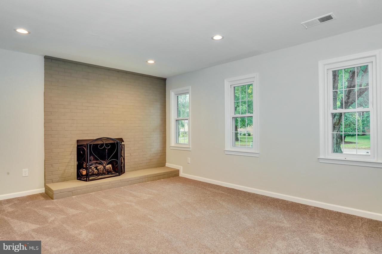 7719 Hayfield Road Alexandria, VA 22315 - Photo 25 of 29 Rec Room