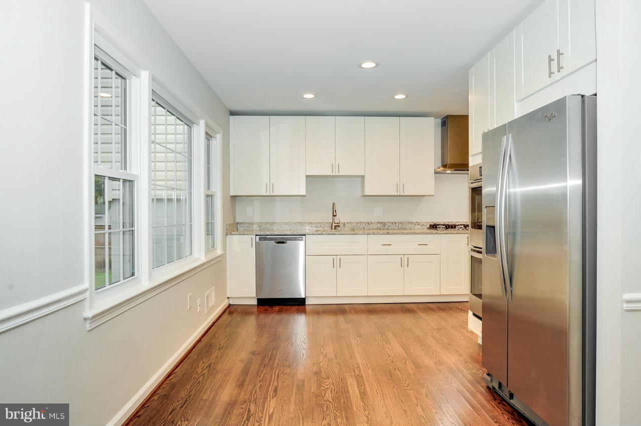 7719 Hayfield Road Alexandria, VA 22315 - Photo 6 of 29 Kitchen