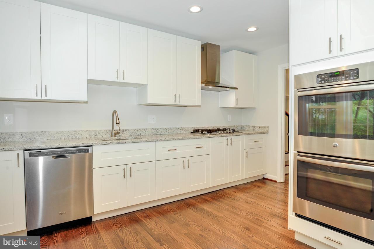 7719 Hayfield Road Alexandria, VA 22315 - Photo 9 of 29 Kitchen