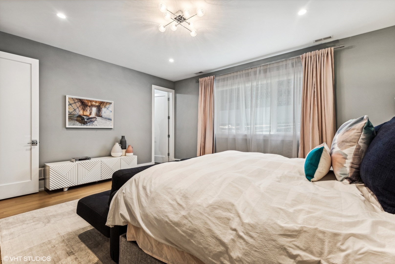 220 South Green Street, Unit 3N Chicago, IL 60607 - Photo 17 of 34 a bedroom with a bed and a chandelier