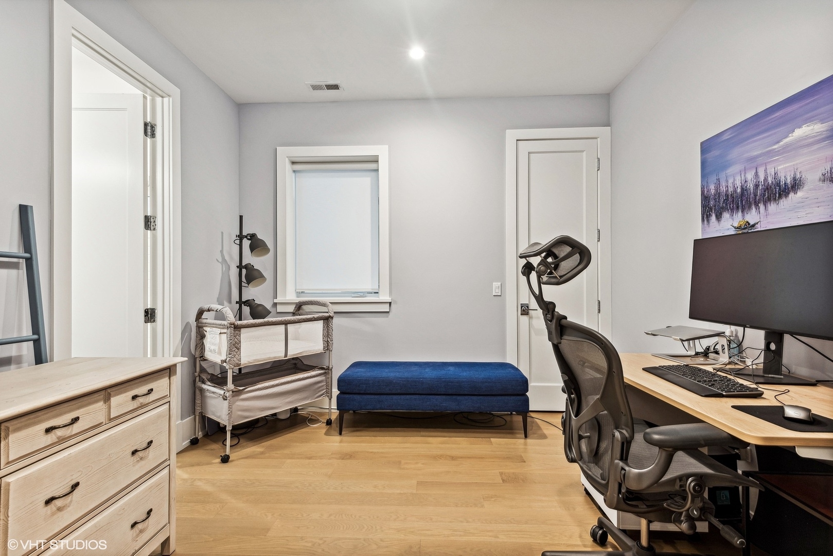 220 South Green Street, Unit 3N Chicago, IL 60607 - Photo 27 of 34 a view of room with lounge chair and windows