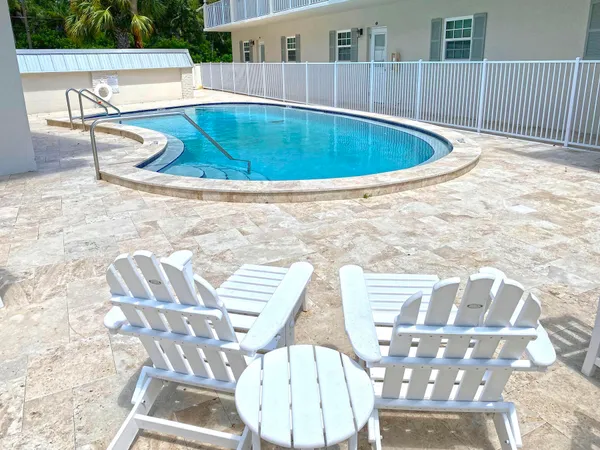 $3,000 | 900 Jasmine Lane, Unit 9A, Vero Beach, FL 32963