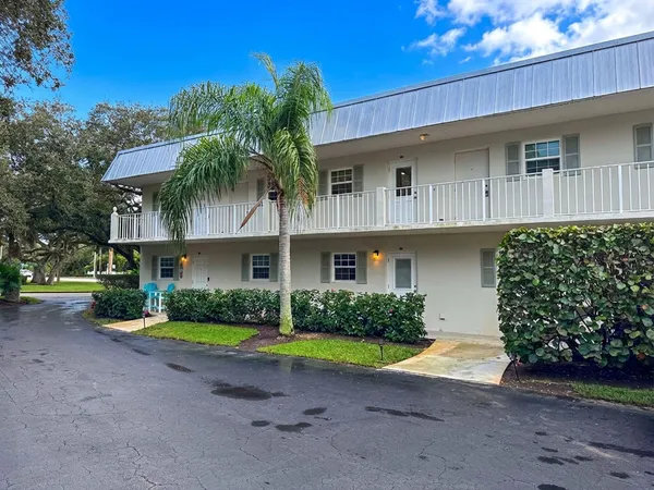 $3,000 | 900 Jasmine Lane, Unit 9A, Vero Beach, FL 32963