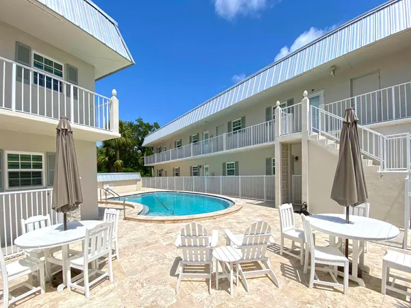 $3,000 | 900 Jasmine Lane, Unit 9A, Vero Beach, FL 32963