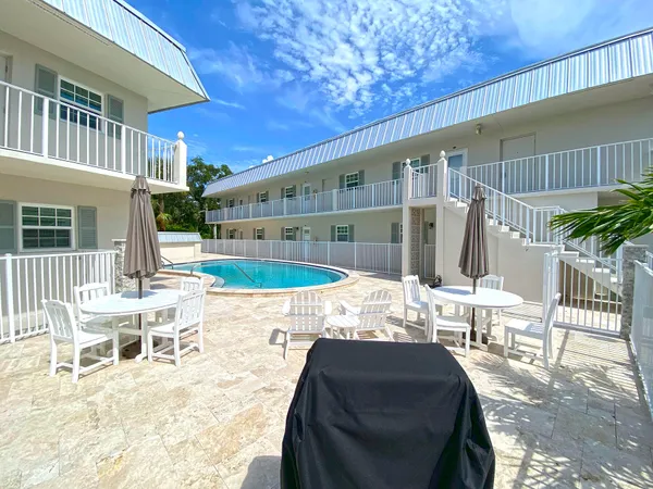 $3,000 | 900 Jasmine Lane, Unit 9A, Vero Beach, FL 32963