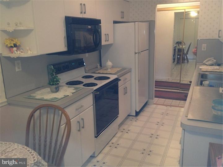 310 Haddonfield Cmns Haddonfield, NJ 08033 - Photo 3 of 7 Gallery Image 3
