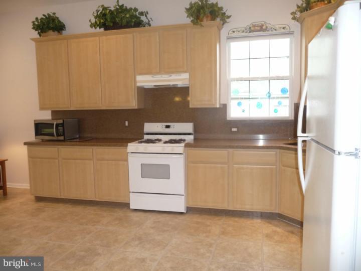 49 Foster Road Pennington, NJ 08534 - Photo 7 of 25 Kitchen