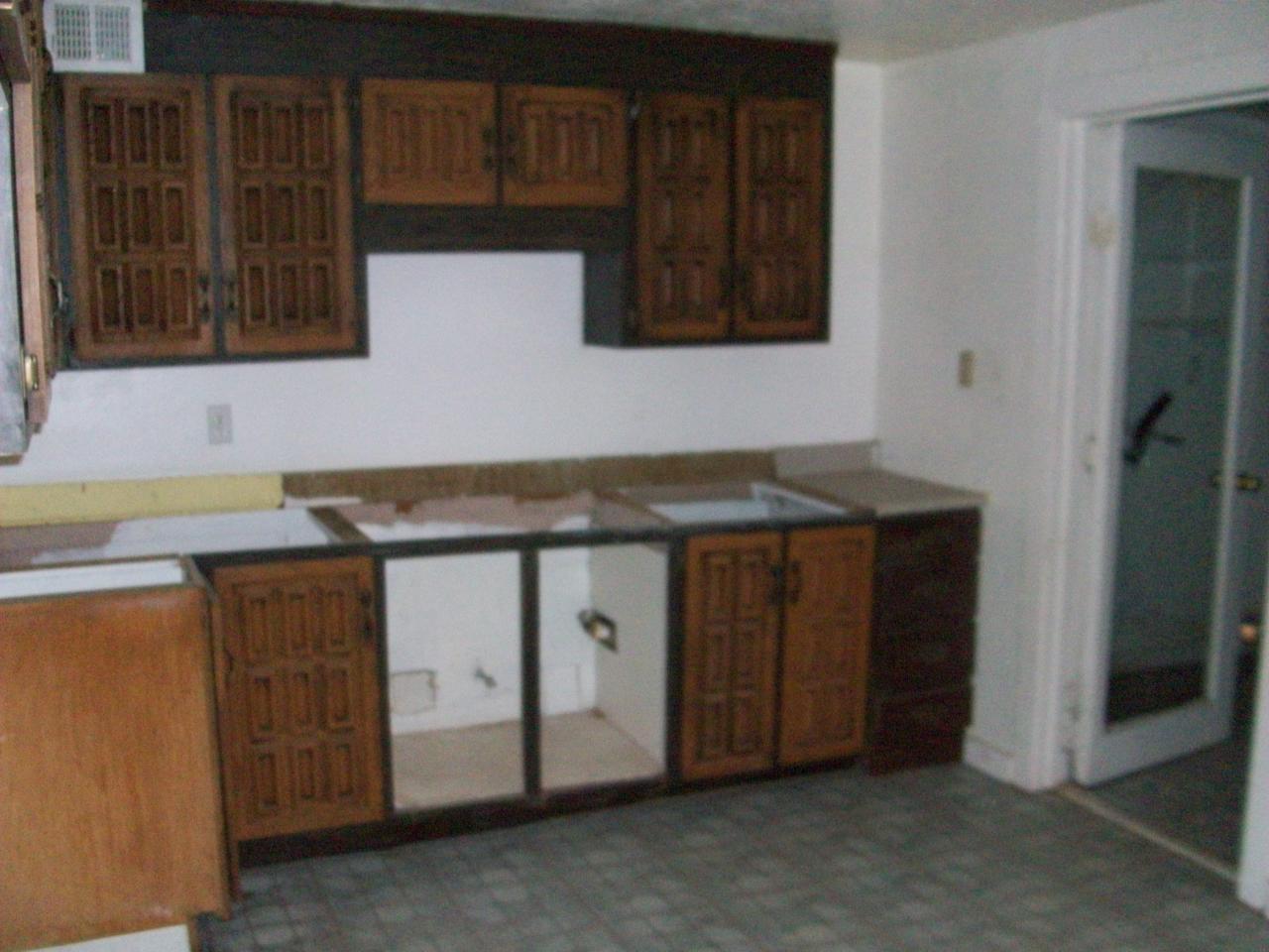 1639 West Chipman Road Phoenix, AZ 85041 - Photo 4 of 5 kitchen