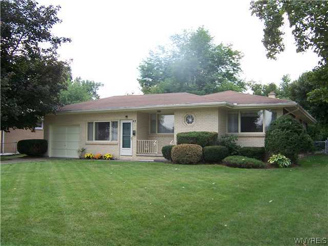 42 Briarhurst Road Amherst, NY 14221 - Photo 1 of 1 Exterior Front