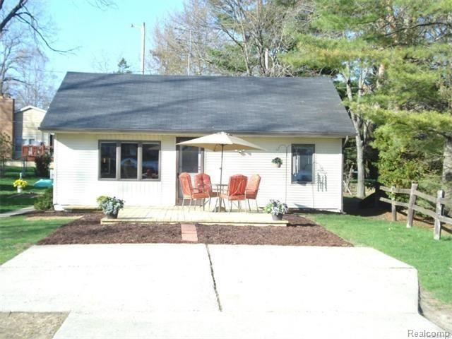 3585 Rush Lake Road Pinckney, MI 48169 - Photo 3 of 29 Summer Photo front of Home