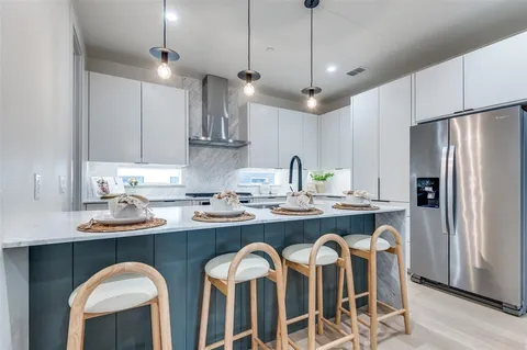 $435,000 | 1147 North Madison Avenue, Unit 102, Dallas, TX 75208