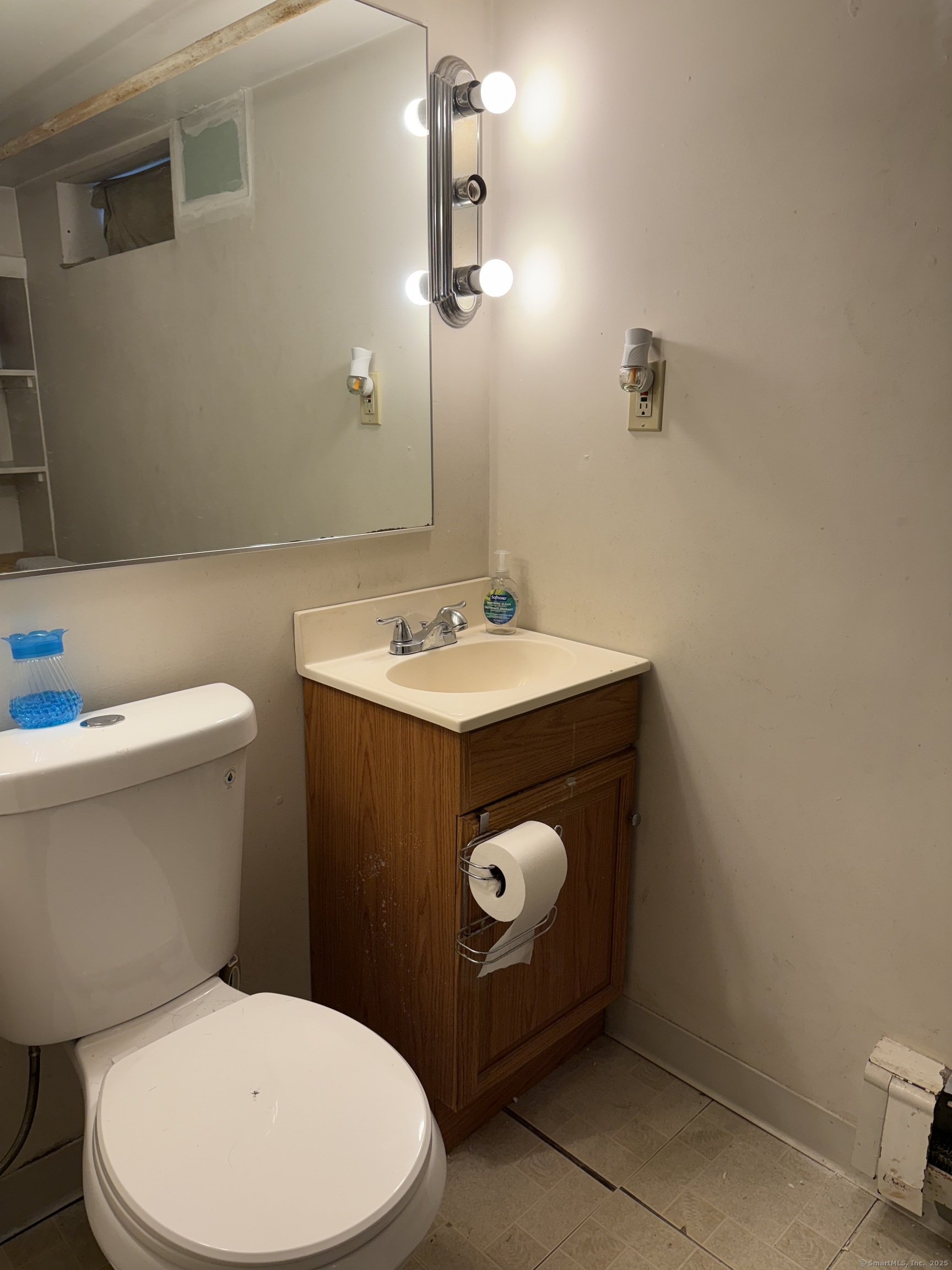 181 City View Avenue Bridgeport, CT 06606 - Photo 31 of 33 a bathroom with a sink toilet and mirror