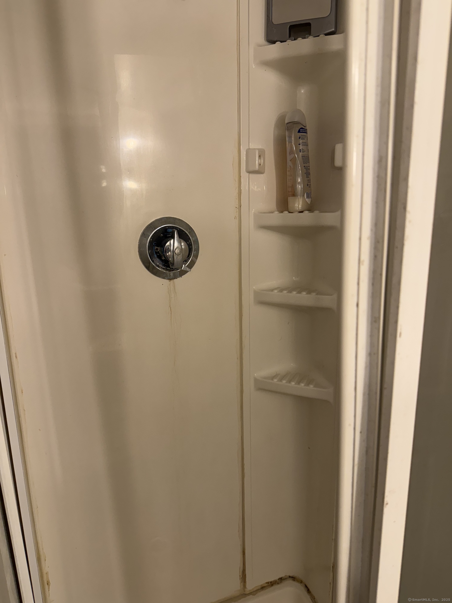 181 City View Avenue Bridgeport, CT 06606 - Photo 32 of 33 a view of a hallway